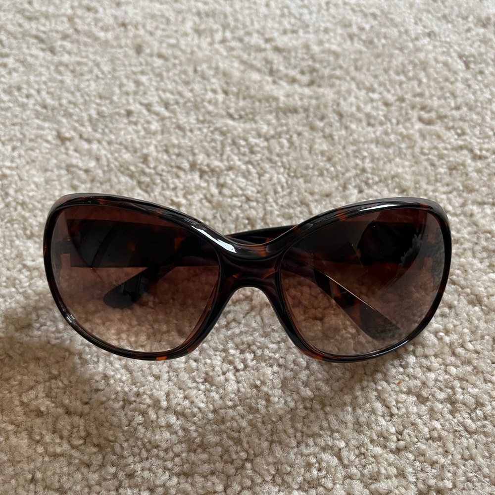 Guess brand tortoise with rhinestone sunglasses